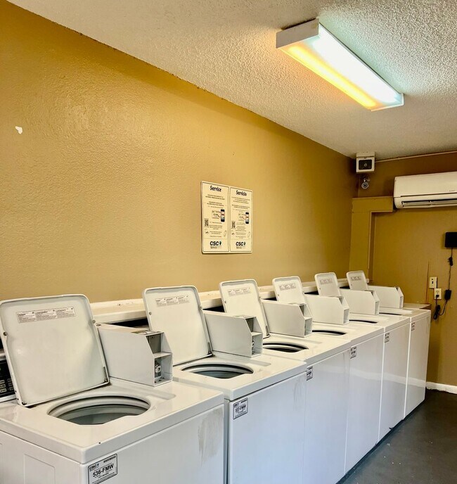 Building Photo - 1/1 PARTLY FURNISHED CONDO UNIT AVAILABLE FALL 2026