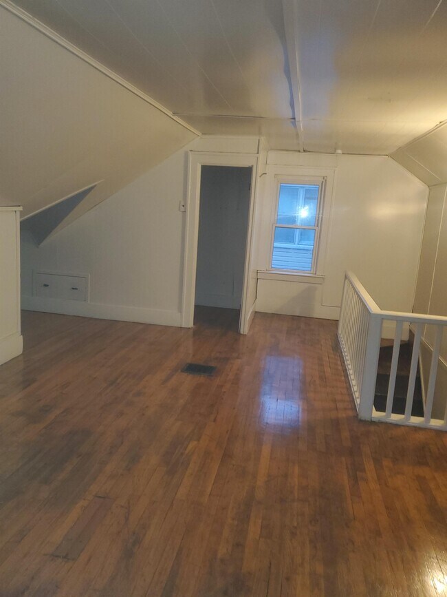 Building Photo - 18530 Plainview Ave
