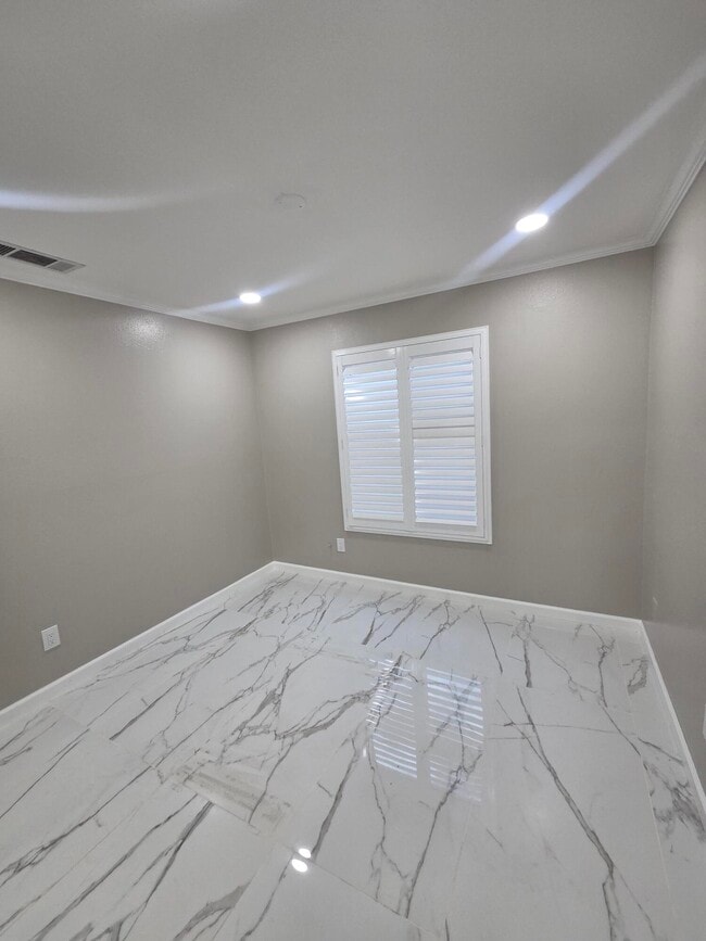 Building Photo - 52641 Avenida Martinez