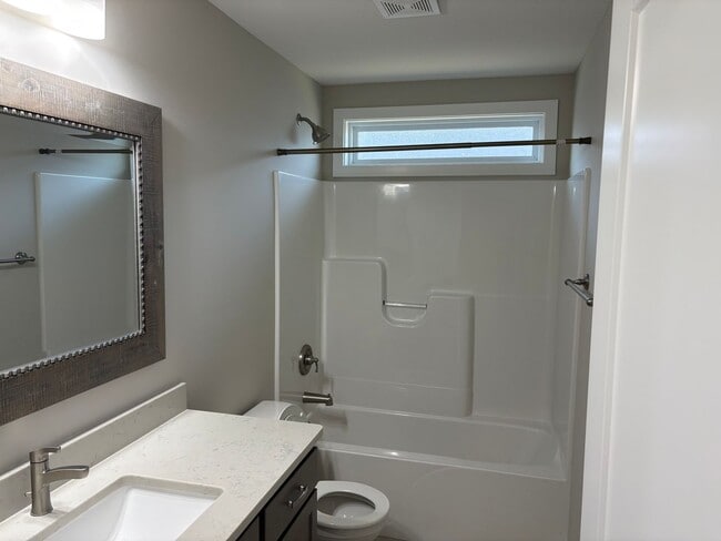 Building Photo - 3 Bedroom Single Family Home - Available for Rent!