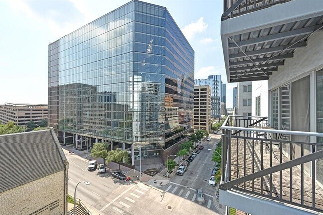 Building Photo - 800 Brazos St