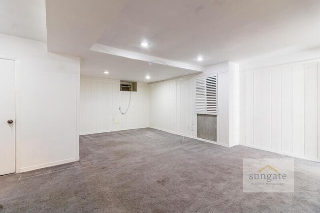 Building Photo - 16 Nunnery Ln