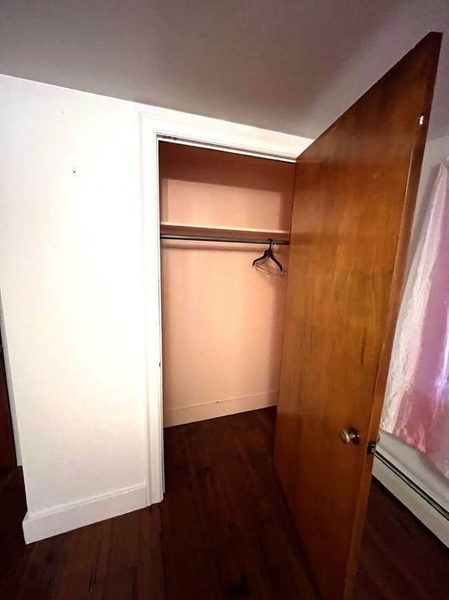 Building Photo - Spacious 3-Bedroom Farmhouse for Rent – Pe...