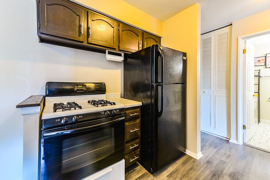 Building Photo - 1475 Rebecca Dr