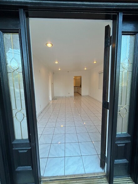 Building Photo - 4911 San Rafael Ave