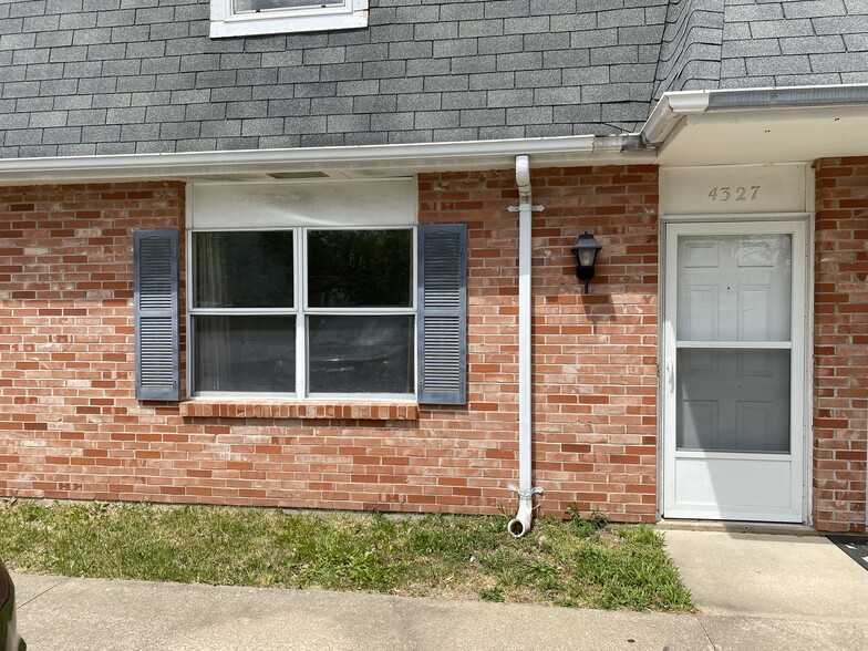 Primary Photo - 4327 Ludwick Blvd