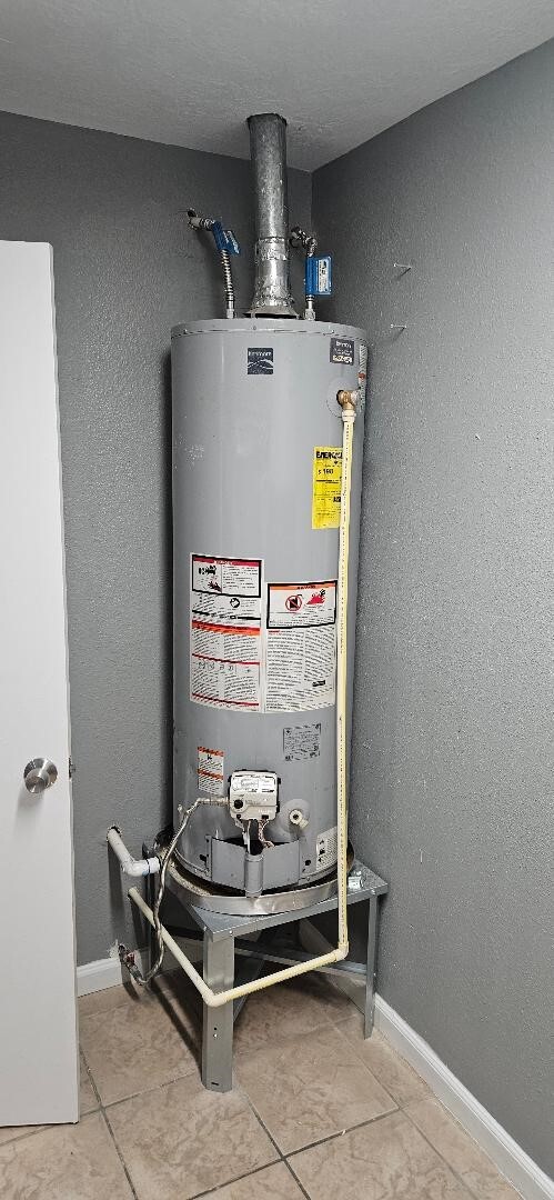 Building Photo - 7011 Hillsboro St