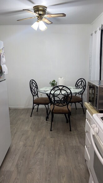 Building Photo - 803 Zollinger Rd