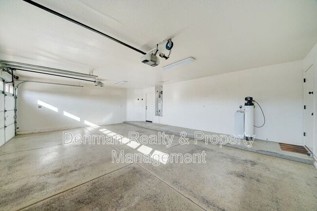 Building Photo - 1357 N Drexel