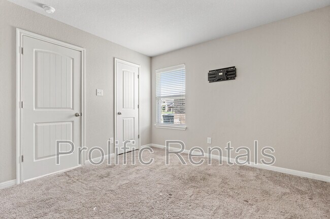 Building Photo - 6117 Verde Dr
