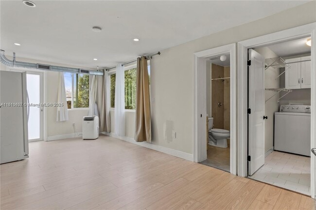 Building Photo - 5900 SW 44th Terrace
