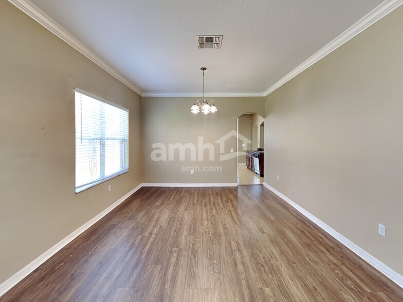 Building Photo - 3247 Chessington Dr