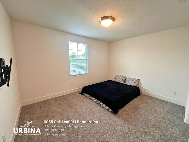 Building Photo - 6055 Oak Leaf Pl