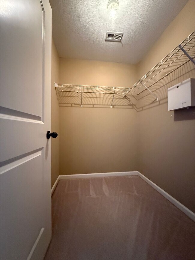 Building Photo - BEAUTIFUL SPACIOUS HOME IN BARTLETT