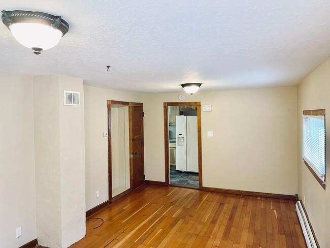 Building Photo - Charming, Remodeled 2 Bedroom + Loft Downt...