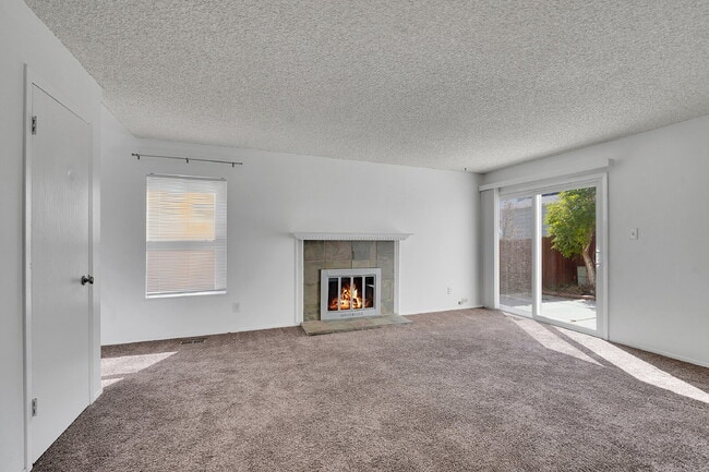 Building Photo - $2,200 - 3 Bed 3 Bath Home with 2 Primary ...