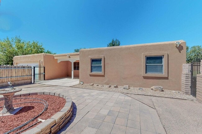 Building Photo - 501 Calle De