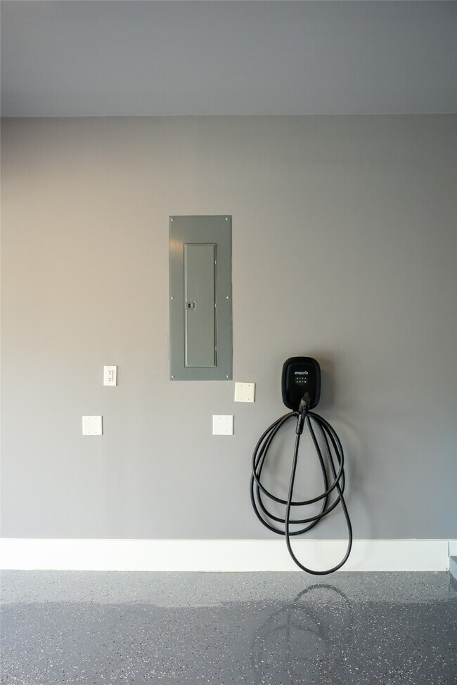 Building Photo - 4618 Nichols St