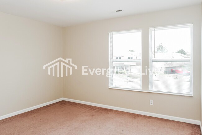 Building Photo - 212 Sagebrook Dr