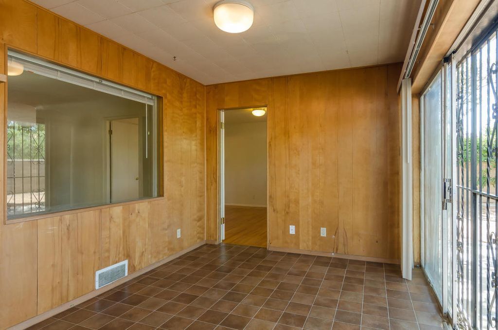 Building Photo - 3600 Calle del Sol NE