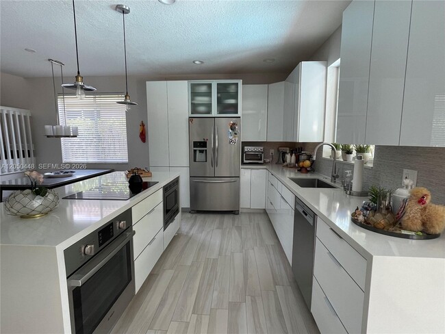 Building Photo - 485 Silver Palm Way