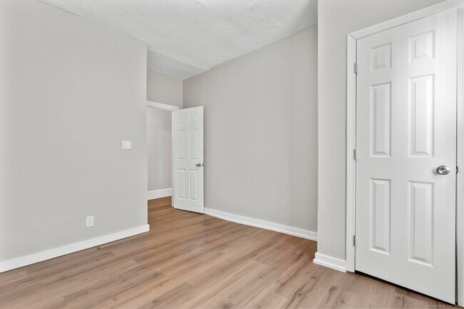 Building Photo - 394 Gregory St