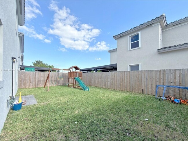 Building Photo - 2636 SE 13th Ct