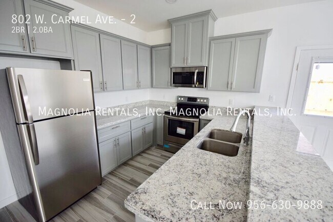 Building Photo - 802 W Carmel Ave