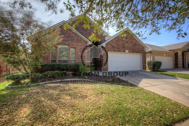 Building Photo - 3217 Hornbeam St