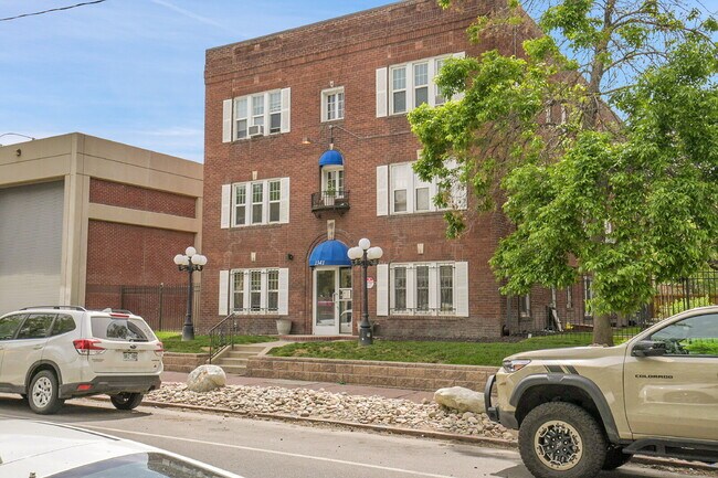 Building Photo - $1,500.00 - 1 Bed, 1 Bath, Condo in Denver...