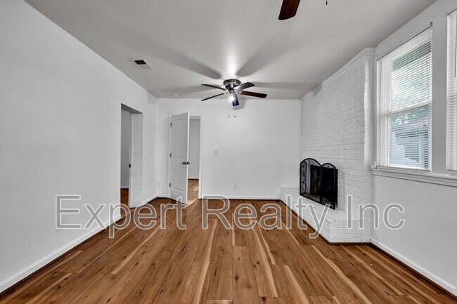 Building Photo - 1861 Woodland Ave SW