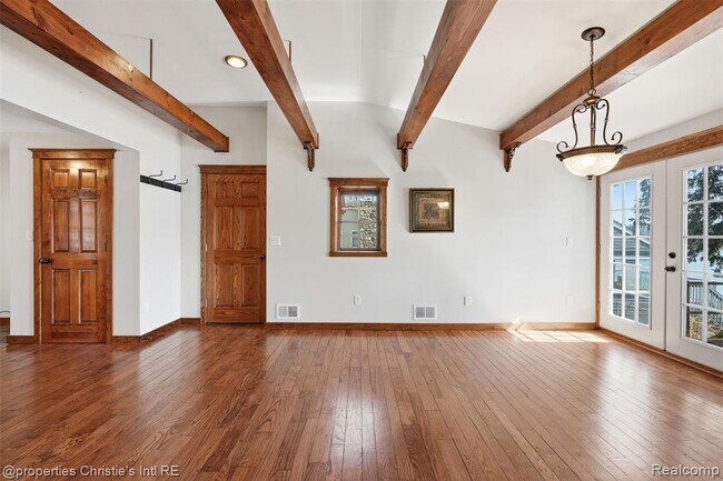 Building Photo - 2739 Lakeridge Ave