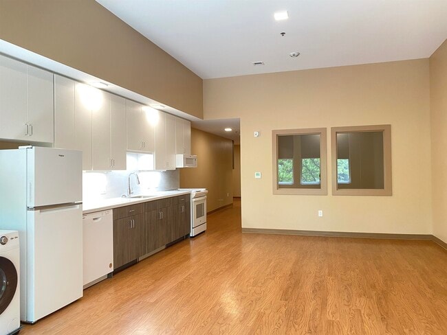 Building Photo - 83 Hanover St