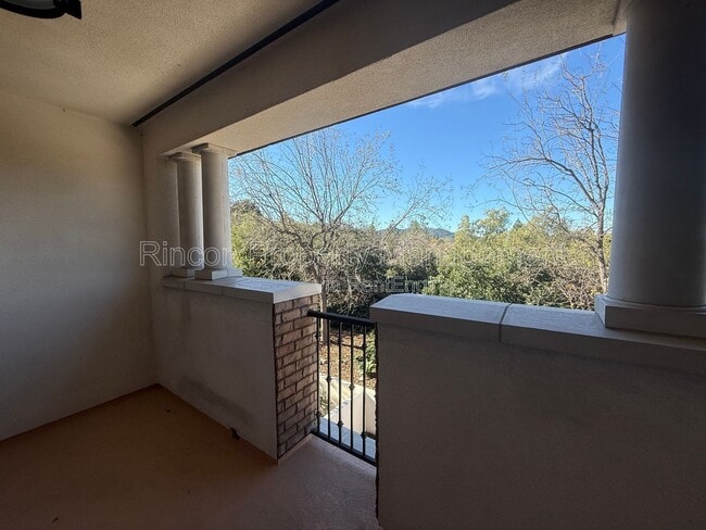 Building Photo - 43 Jensen Ct