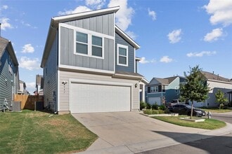 Building Photo - 3007 Salvidar Bend