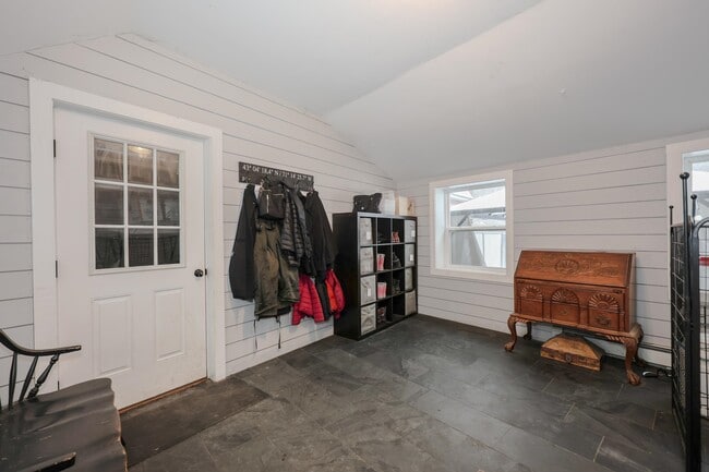 Building Photo - 395 Critchett Rd