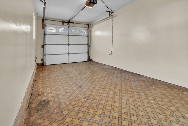 Building Photo - 1239 W Carlton Pl