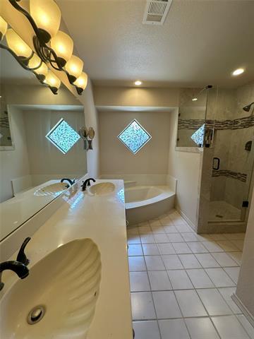 Building Photo - 132 Meadowglen Cir