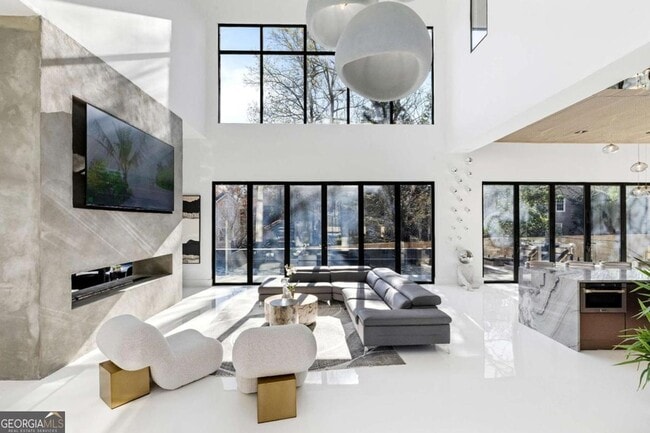 Building Photo - 3600 Lower Roswell Rd