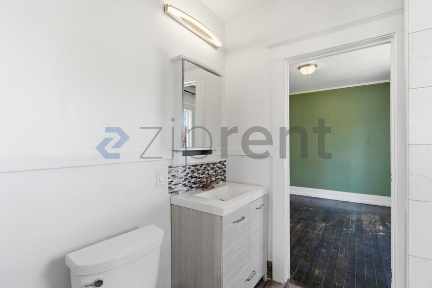 Building Photo - 423 Mill St