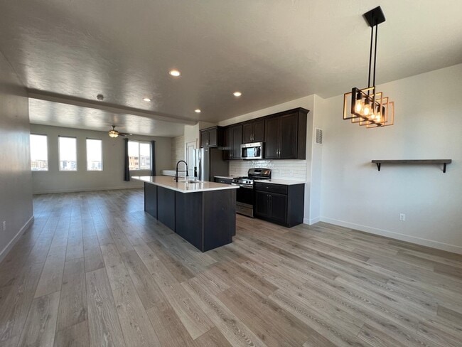 Building Photo - 418 Willow Leaf Rd