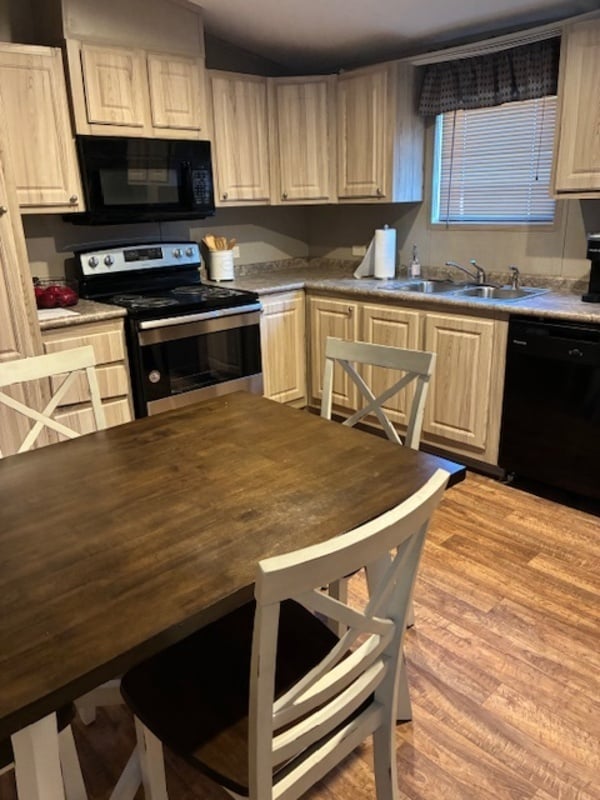 Building Photo - 453 Kasey Cir