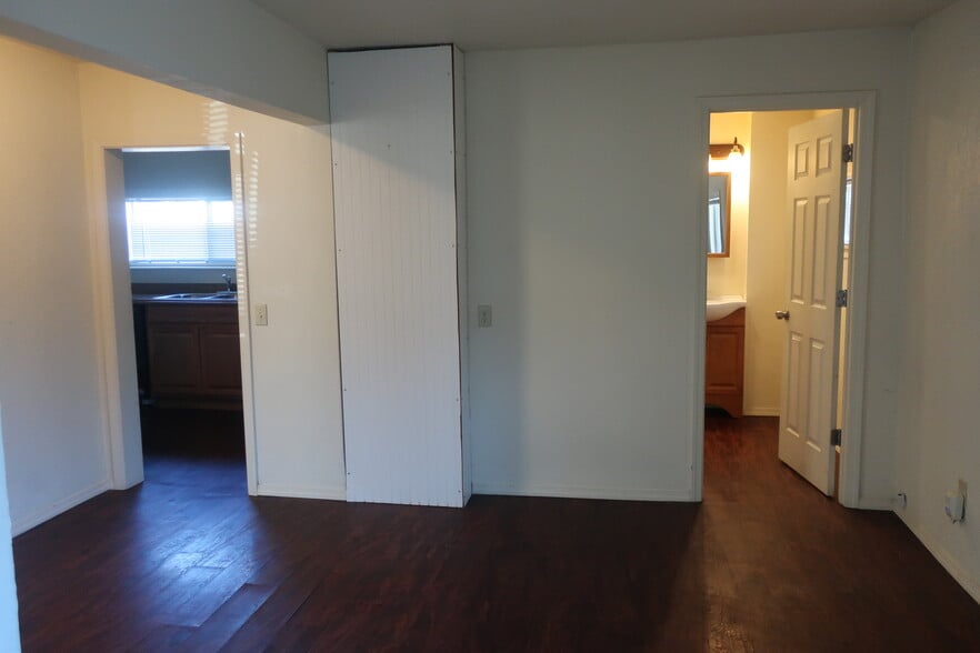 Building Photo - 220 Methow St