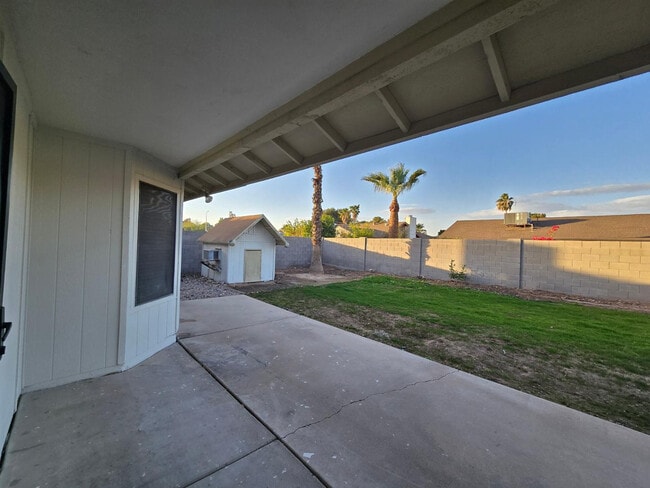 Building Photo - 2250 W Rockwell Dr