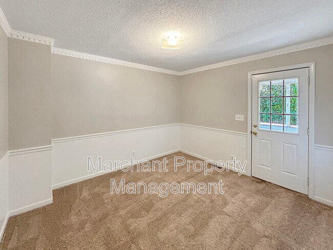Building Photo - 118 Creek Dr