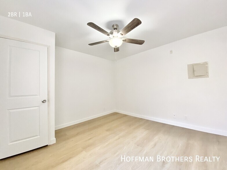 Building Photo - 7441 Hazeltine Ave