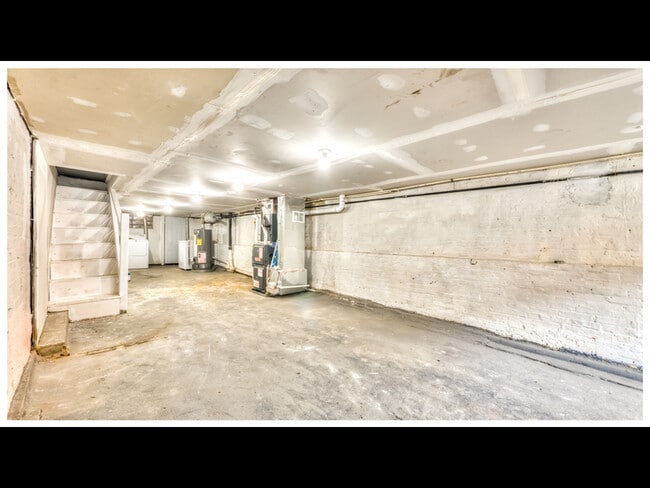 Building Photo - 1634 Darley Ave