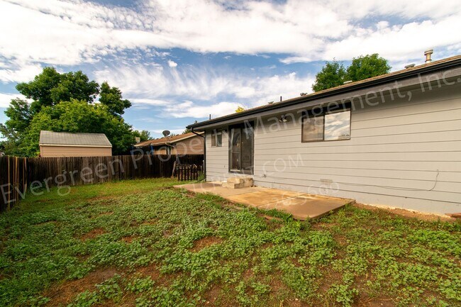 Building Photo - 704 Ponderosa Dr