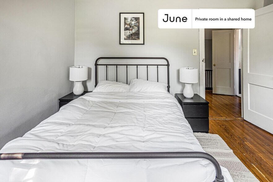 Primary Photo - Room in Shared 6 bed/3 bath home