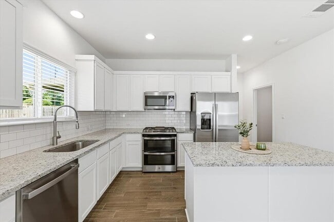 Building Photo - 6407 Principale Dr